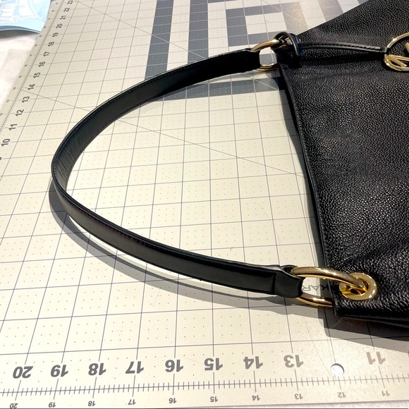 Like new Michael Kors Leather & Suede Purse - Picture 10 of 12